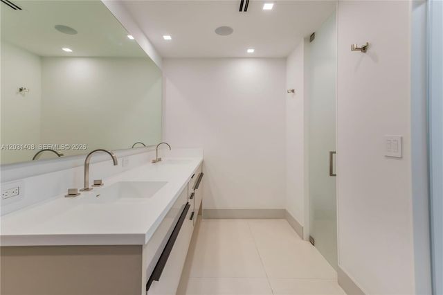 301 E Shore Dr E 301, Miami, FL 33133