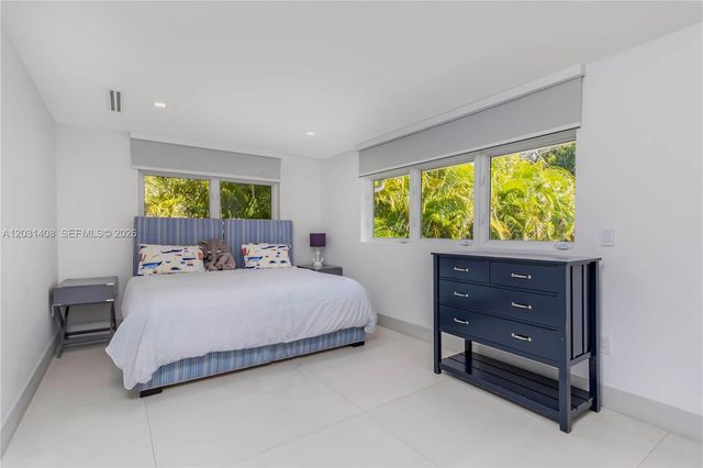 301 E Shore Dr E 301, Miami, FL 33133