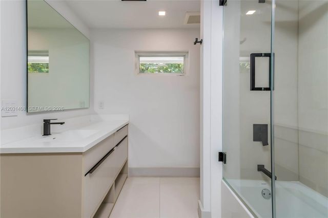 301 E Shore Dr E 301, Miami, FL 33133