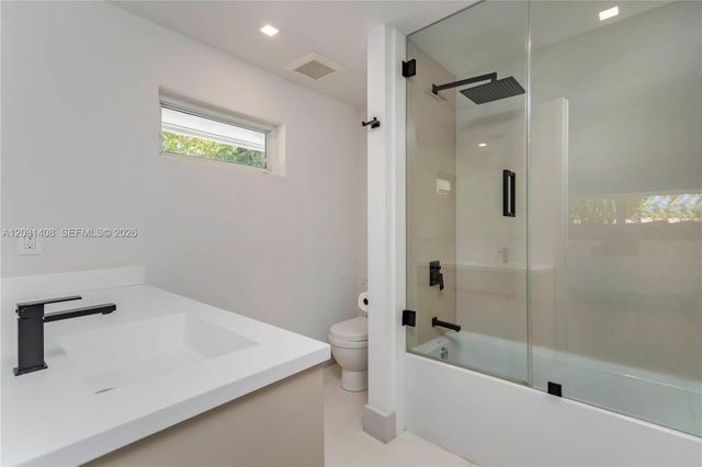 301 E Shore Dr E 301, Miami, FL 33133
