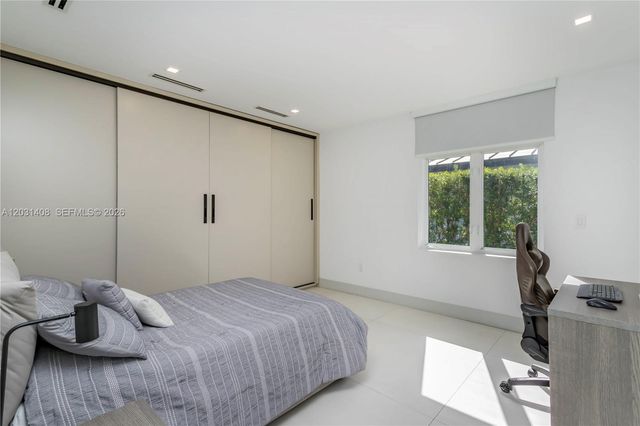 301 E Shore Dr E 301, Miami, FL 33133