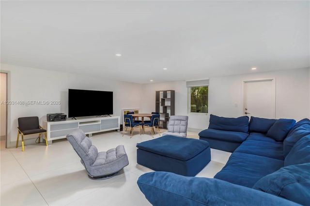 301 E Shore Dr E 301, Miami, FL 33133