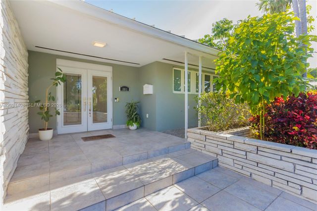 301 E Shore Dr E 301, Miami, FL 33133
