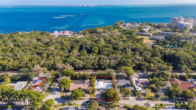 301 E Shore Dr E 301, Miami, FL 33133