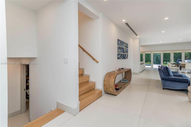 301 E Shore Dr E 301, Miami, FL 33133