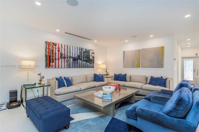 301 E Shore Dr E 301, Miami, FL 33133
