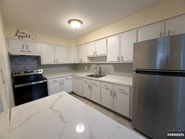 142 Maple Street 142, Teaneck, NJ 07666