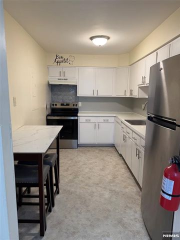 142 Maple Street 142, Teaneck, NJ 07666