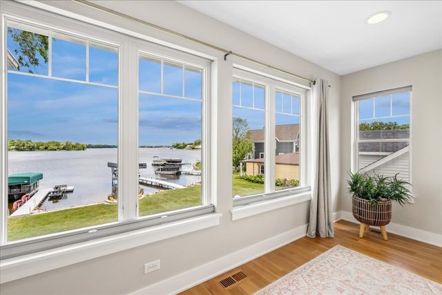 225 Edgewater Drive, Crystal Lake, IL 60014