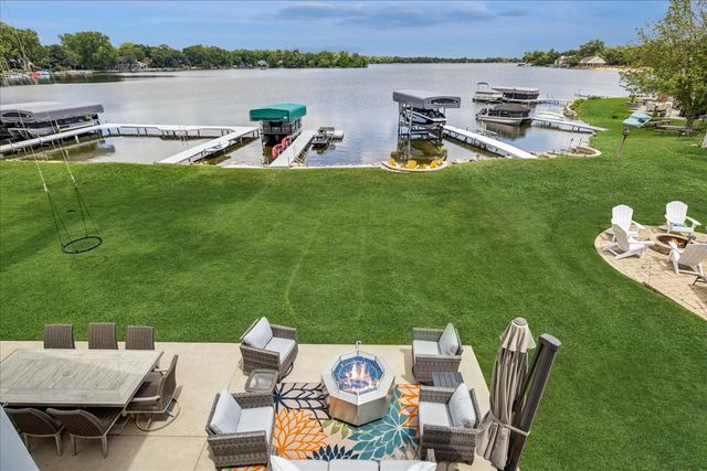 225 Edgewater Drive, Crystal Lake, IL 60014