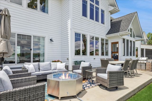 225 Edgewater Drive, Crystal Lake, IL 60014