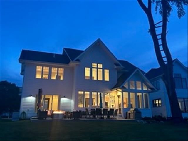 225 Edgewater Drive, Crystal Lake, IL 60014