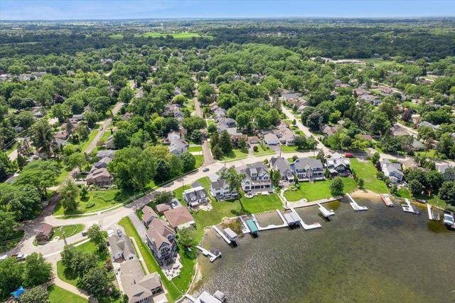 225 Edgewater Drive, Crystal Lake, IL 60014