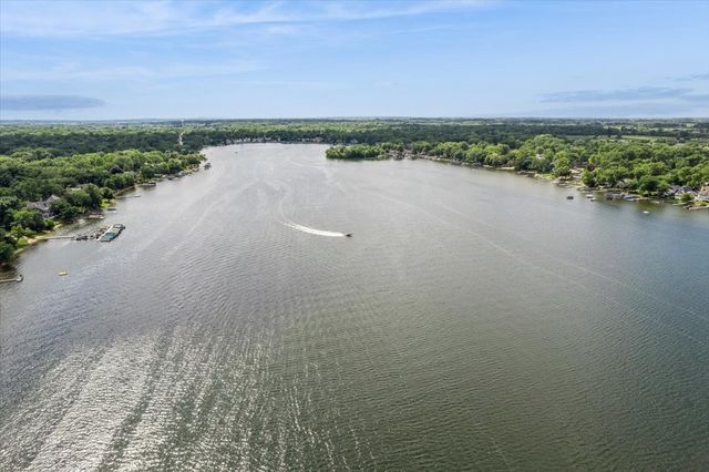 225 Edgewater Drive, Crystal Lake, IL 60014