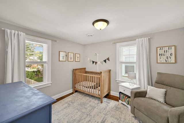 912 E Meadow PLACE, Whitefish Bay, WI 53217