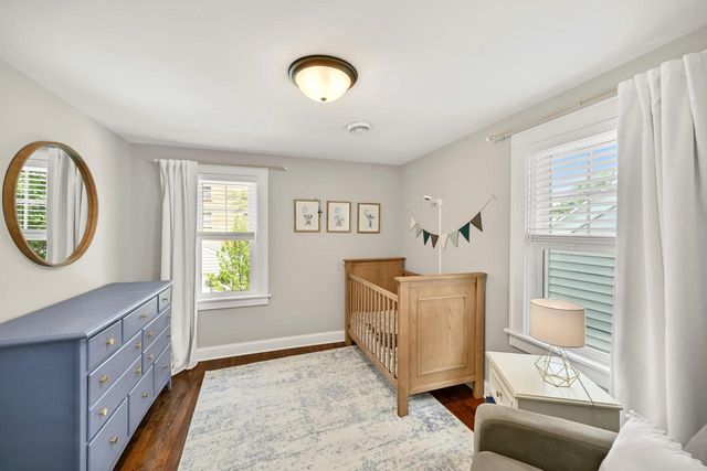 912 E Meadow PLACE, Whitefish Bay, WI 53217