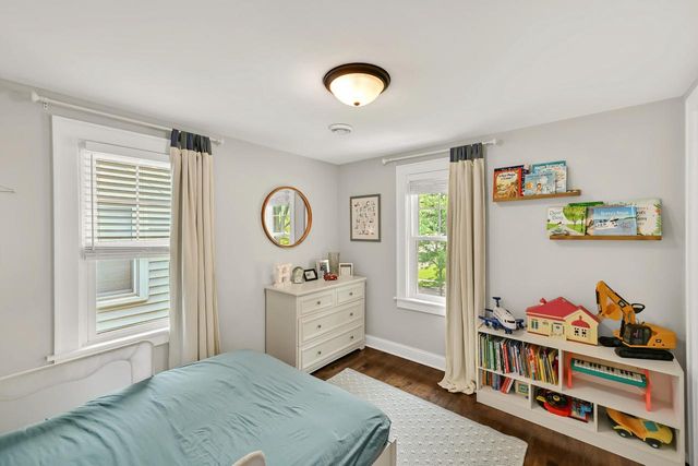 912 E Meadow PLACE, Whitefish Bay, WI 53217