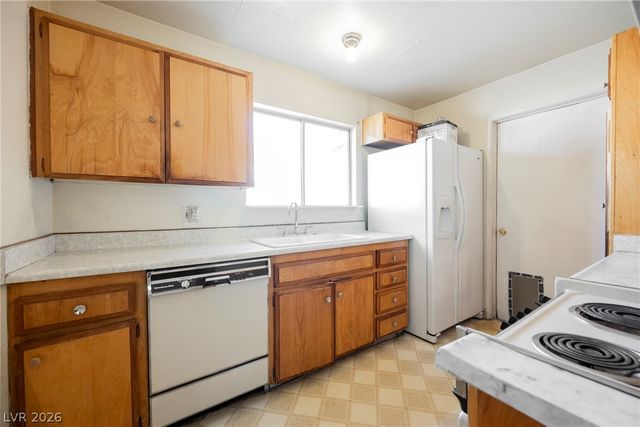 5820 Carmen Boulevard, Las Vegas, NV 89108