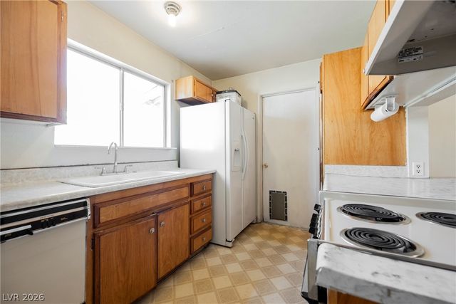 5820 Carmen Boulevard, Las Vegas, NV 89108