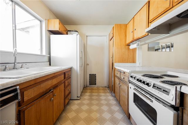 5820 Carmen Boulevard, Las Vegas, NV 89108