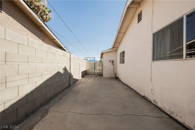 5820 Carmen Boulevard, Las Vegas, NV 89108