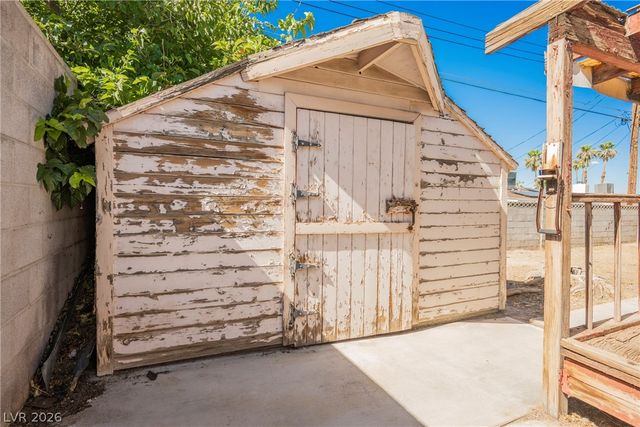 5820 Carmen Boulevard, Las Vegas, NV 89108