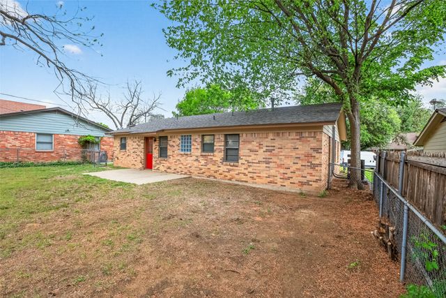 1716 Chip N Dale Drive, Arlington, TX 76012