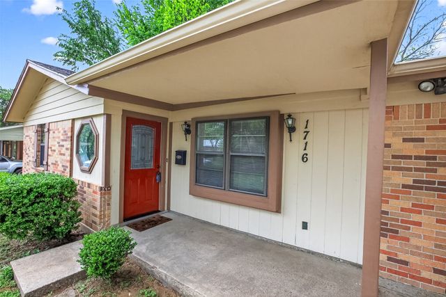 1716 Chip N Dale Drive, Arlington, TX 76012