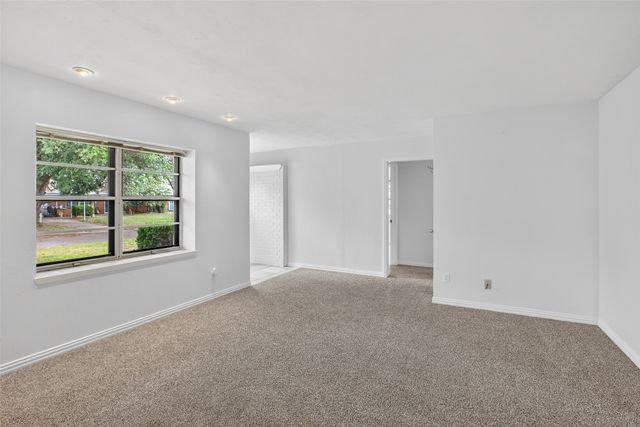 1716 Chip N Dale Drive, Arlington, TX 76012