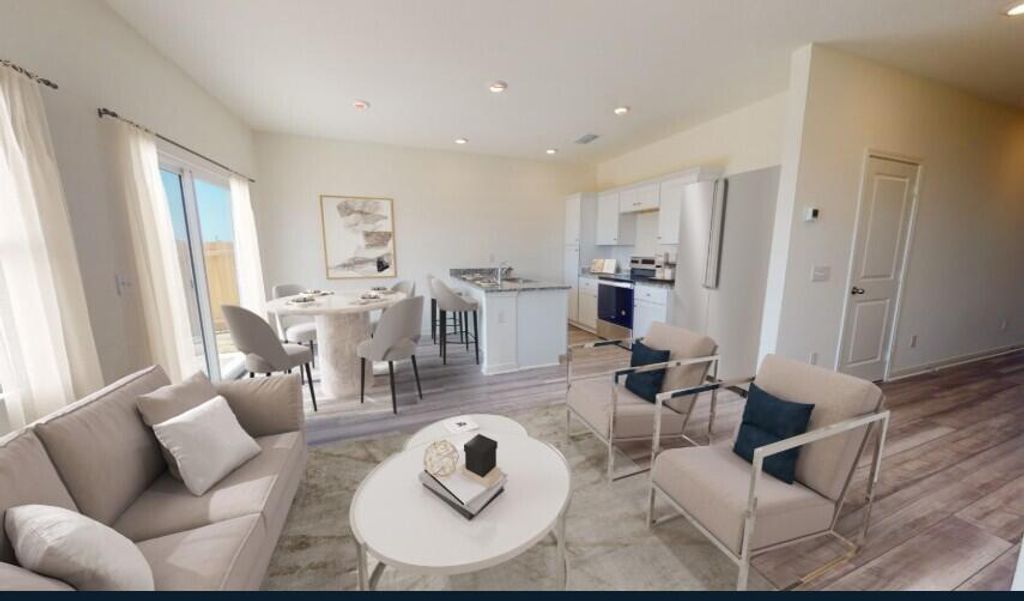 Image 5 of property listing at 8867 Salamander Road Unit 67, North Charleston, SC 29406