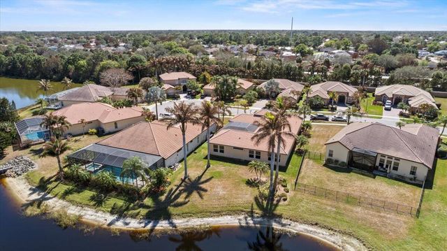 814 SW Saint Julien Court, Port St. Lucie, Port St Lucie, FL 34986
