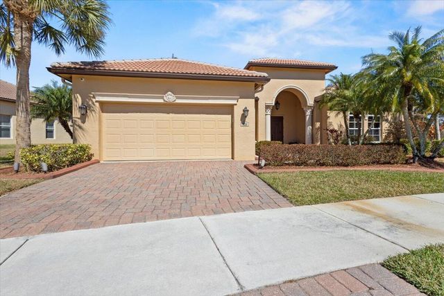814 SW Saint Julien Court, Port St. Lucie, Port St Lucie, FL 34986