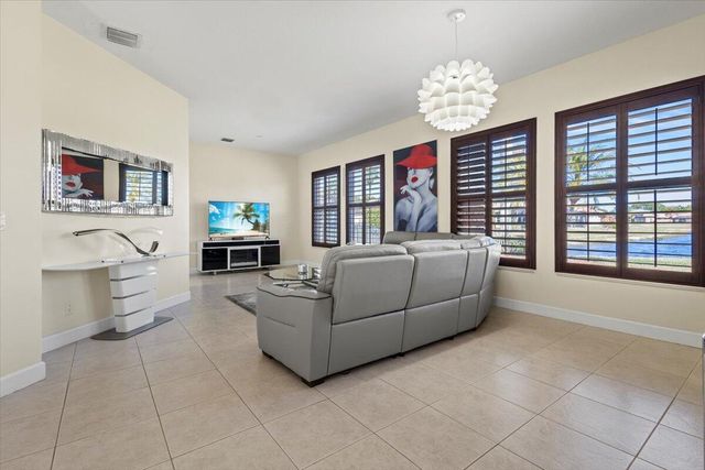 814 SW Saint Julien Court, Port St. Lucie, Port St Lucie, FL 34986