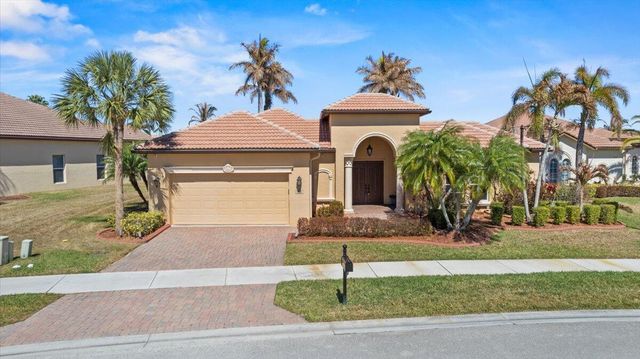 814 SW Saint Julien Court, Port St. Lucie, Port St Lucie, FL 34986