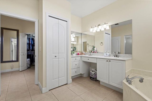 814 SW Saint Julien Court, Port St. Lucie, Port St Lucie, FL 34986