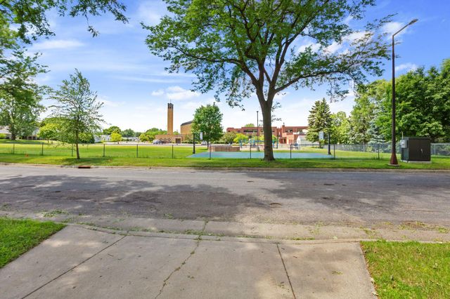1422 Kent Street, Saint Paul, MN 55117