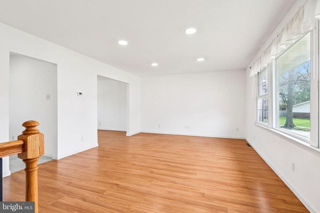 101 LEEDS RD, Mount Laurel, NJ 08054