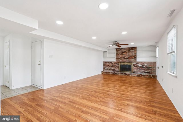 101 LEEDS RD, Mount Laurel, NJ 08054