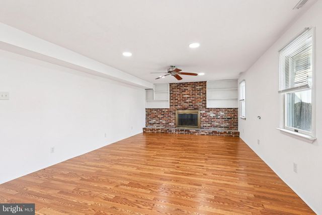 101 LEEDS RD, Mount Laurel, NJ 08054