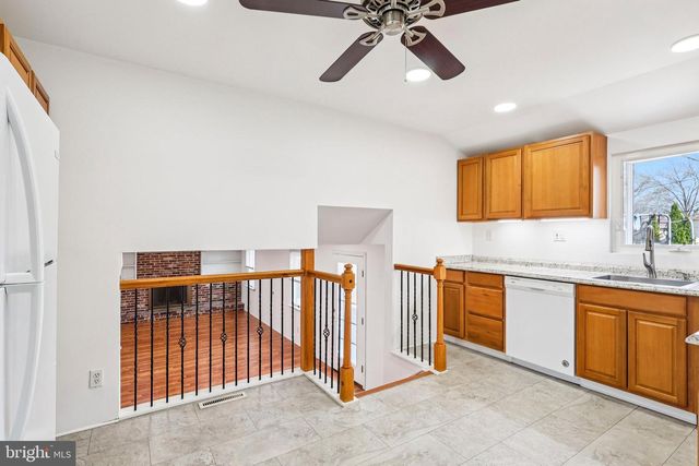 101 LEEDS RD, Mount Laurel, NJ 08054