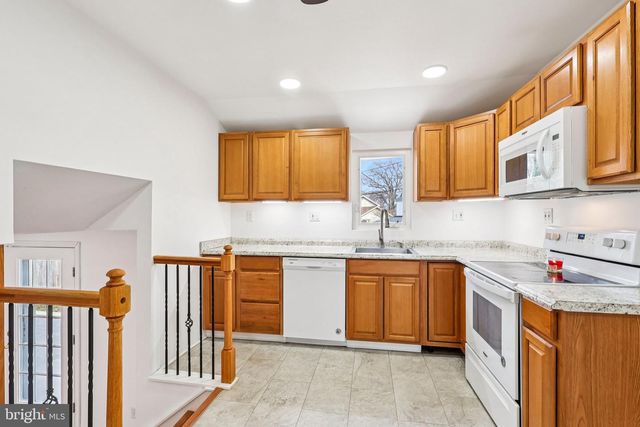 101 LEEDS RD, Mount Laurel, NJ 08054