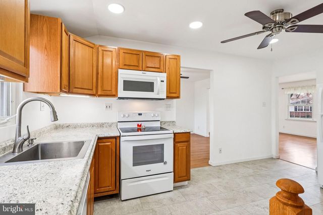 101 LEEDS RD, Mount Laurel, NJ 08054