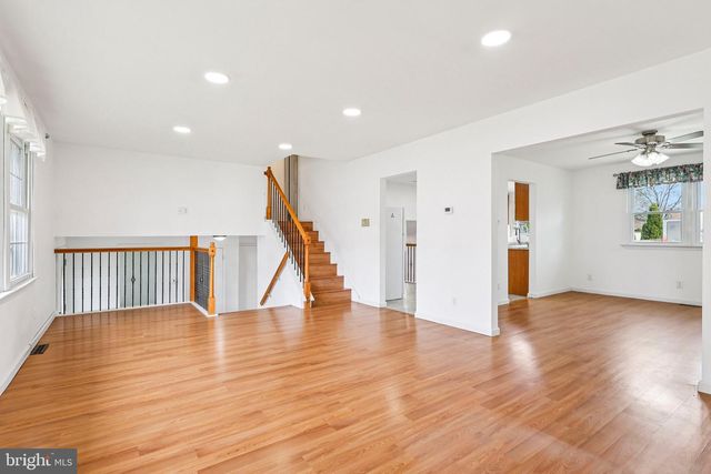 101 LEEDS RD, Mount Laurel, NJ 08054