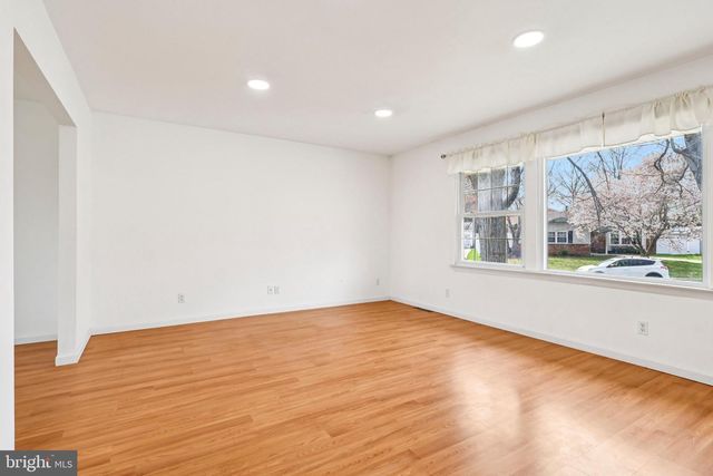 101 LEEDS RD, Mount Laurel, NJ 08054