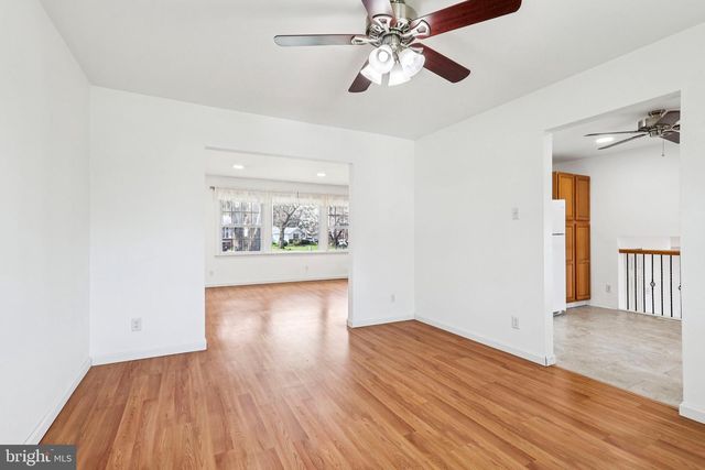 101 LEEDS RD, Mount Laurel, NJ 08054