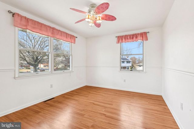 101 LEEDS RD, Mount Laurel, NJ 08054