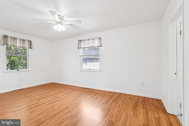 101 LEEDS RD, Mount Laurel, NJ 08054