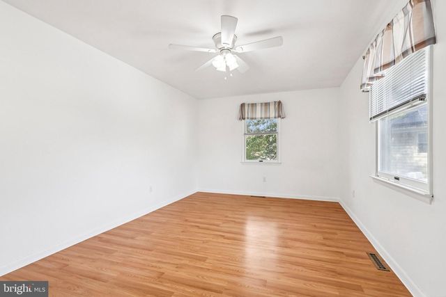 101 LEEDS RD, Mount Laurel, NJ 08054