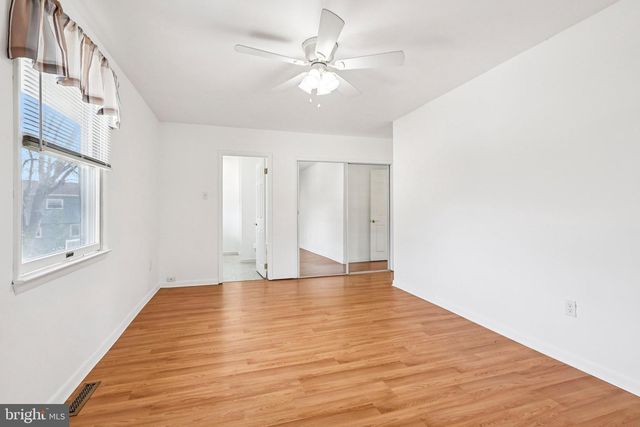 101 LEEDS RD, Mount Laurel, NJ 08054