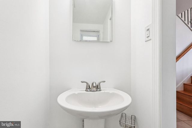 101 LEEDS RD, Mount Laurel, NJ 08054